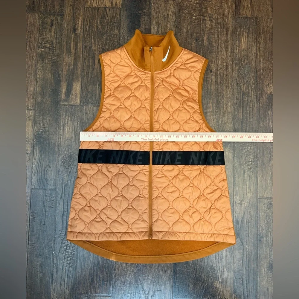 Nike Women's AeroLayer Running Vest Size Women’s Medium Color Rust/Black